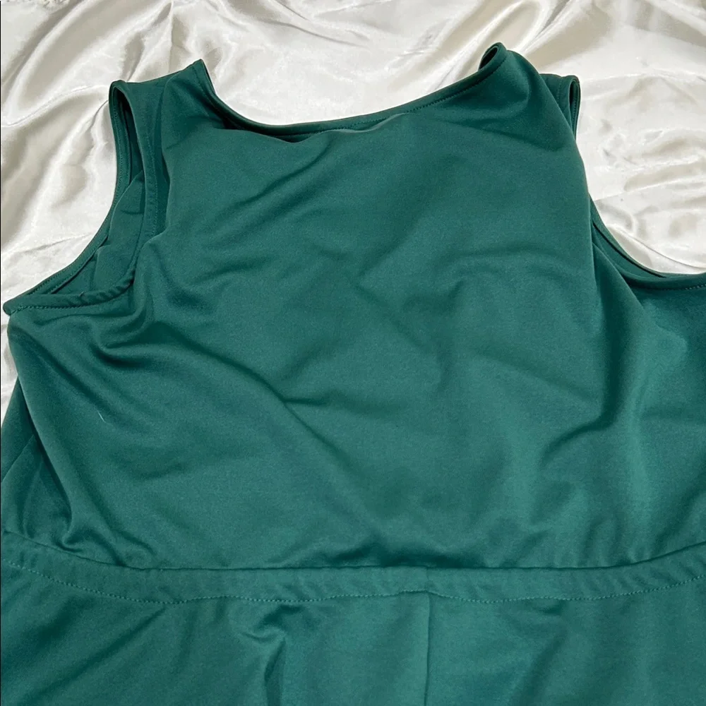 🌷 Green Sleeveless V Neck Top - Picture 5 of 8